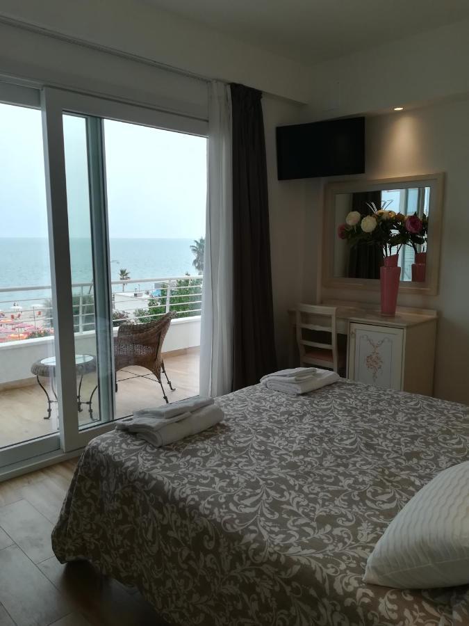 Hotel Flora Alba Adriatica Extérieur photo